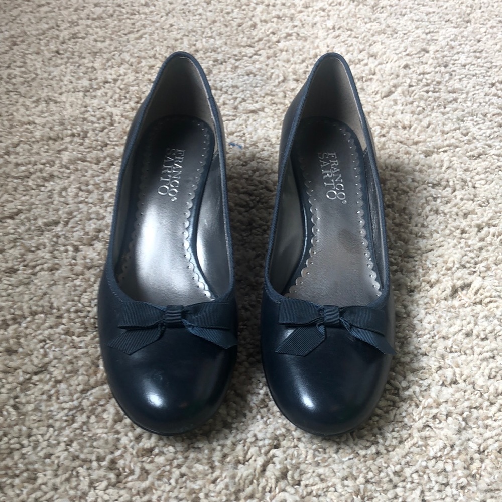 Navy dress shoes